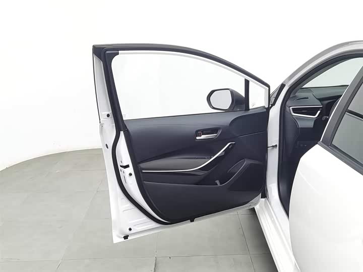 Фото 8 - Toyota Corolla