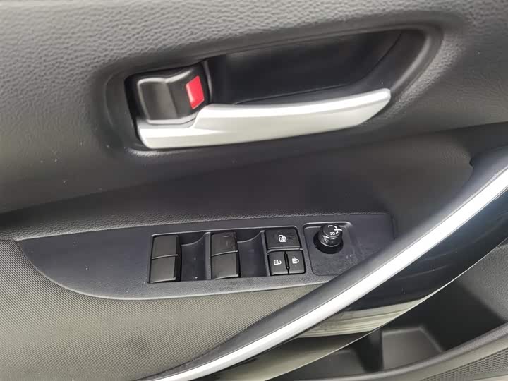 Фото 9 - Toyota Corolla