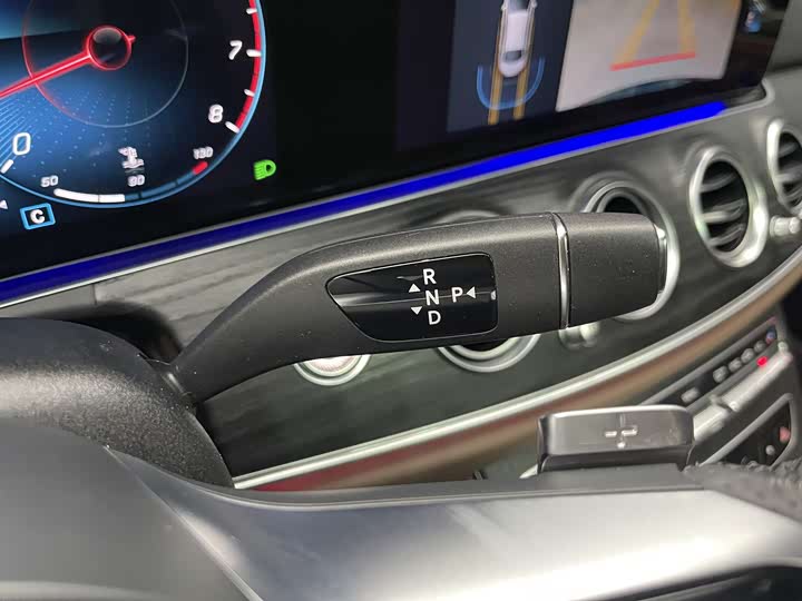 Фото 11 - Mercedes-Benz E-Class