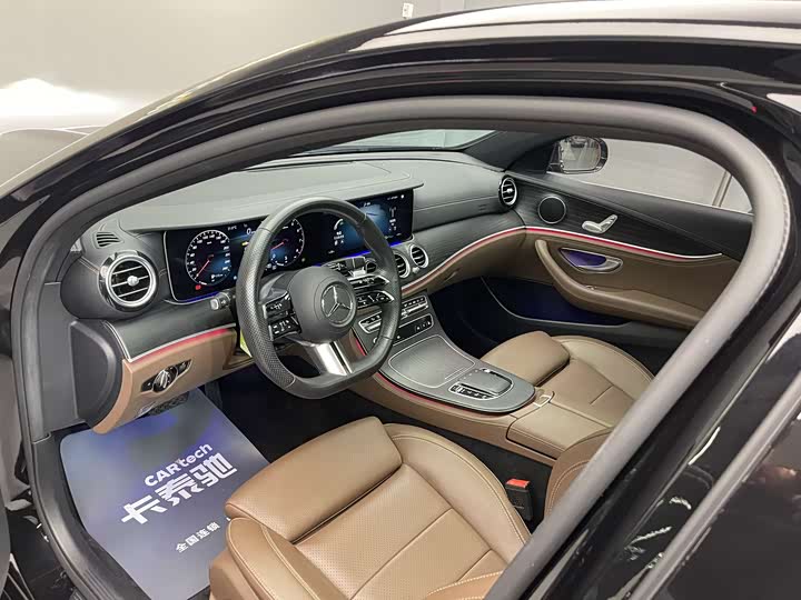 Фото 19 - Mercedes-Benz E-Class