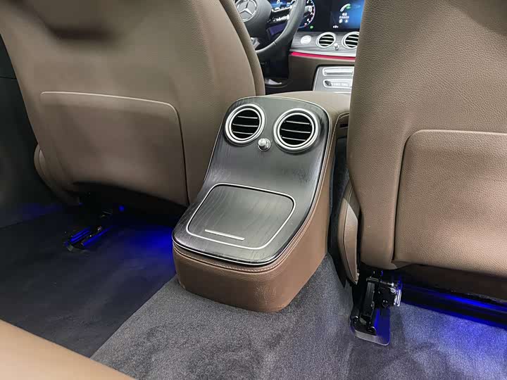 Фото 21 - Mercedes-Benz E-Class