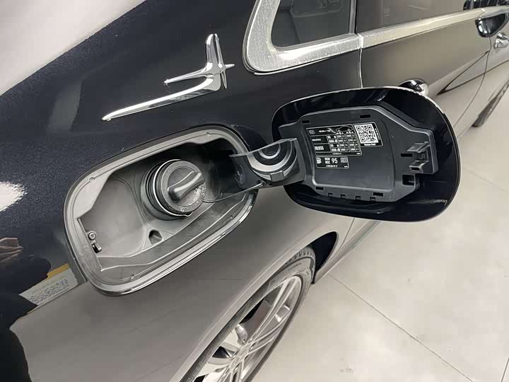 Фото 22 - Mercedes-Benz E-Class