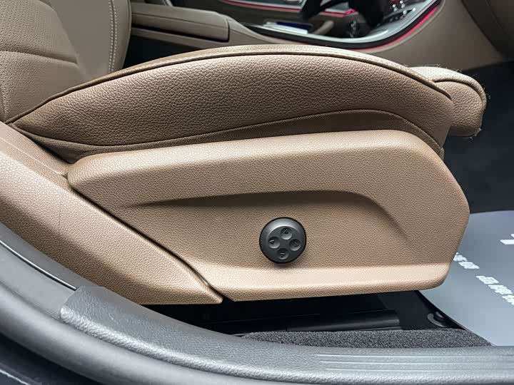 Фото 24 - Mercedes-Benz E-Class