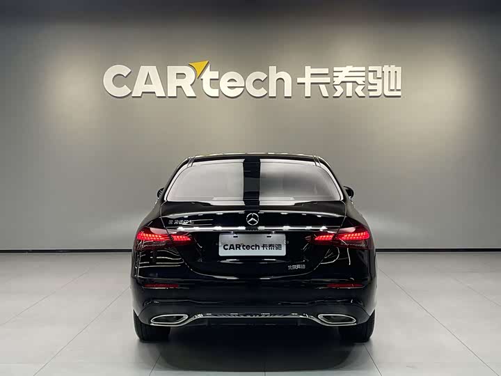 Фото 27 - Mercedes-Benz E-Class