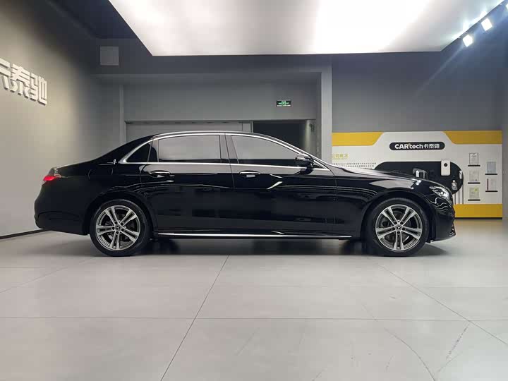 Фото 4 - Mercedes-Benz E-Class