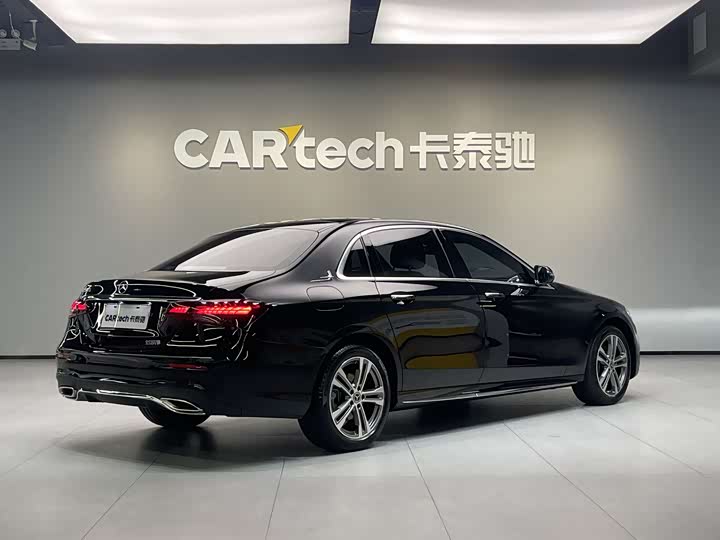 Фото 5 - Mercedes-Benz E-Class