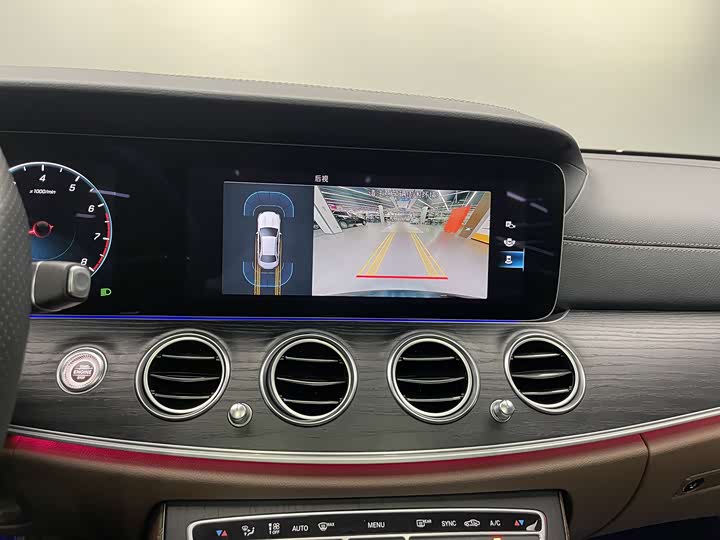 Фото 6 - Mercedes-Benz E-Class