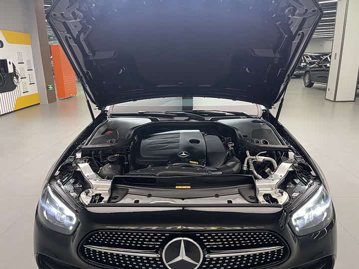 Фото 9 - Mercedes-Benz E-Class