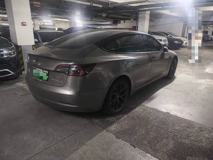 Фото 4 - Tesla Model 3