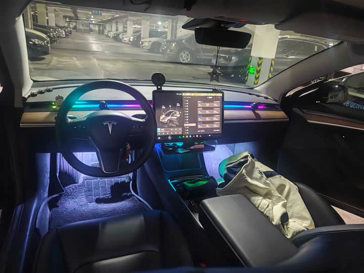 Фото 8 - Tesla Model 3