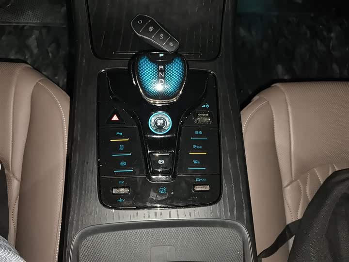 Фото 7 - BYD Han