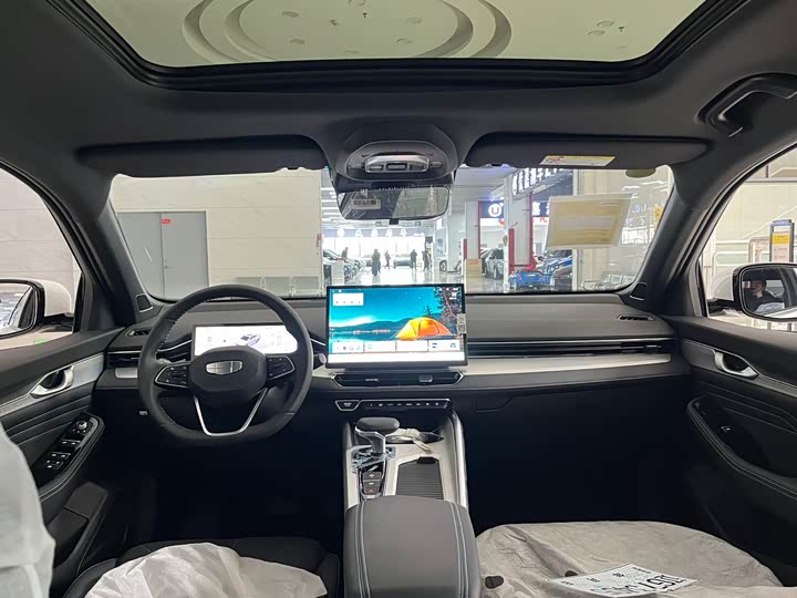 Photo 10 - Geely Preface