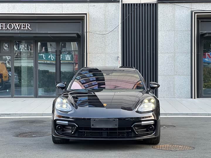 Фото 2 - Porsche Panamera