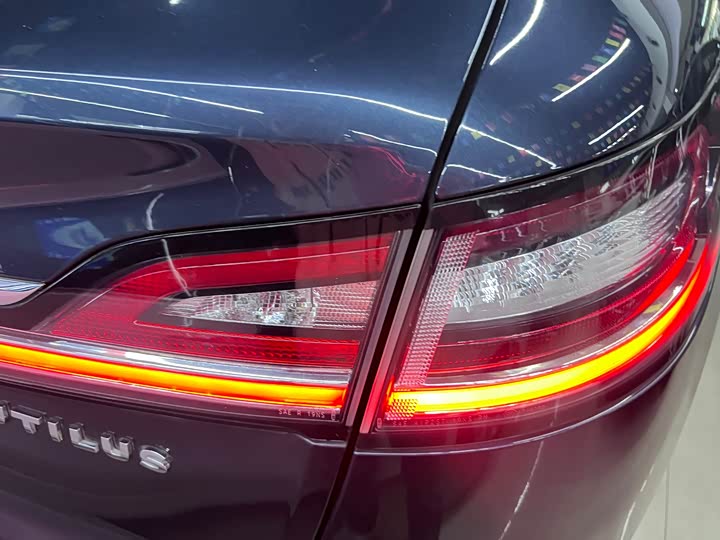 Фото 10 - Lincoln Nautilus