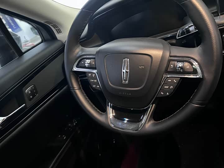 Фото 11 - Lincoln Nautilus