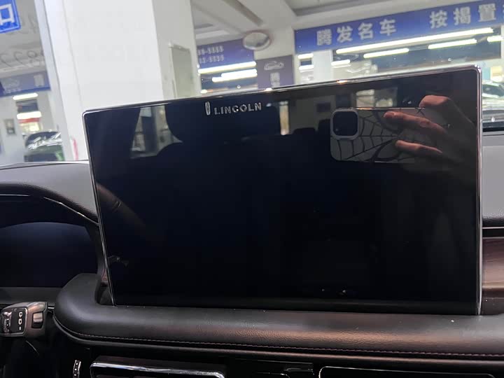 Фото 2 - Lincoln Nautilus