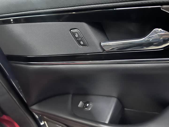 Фото 6 - Lincoln Nautilus