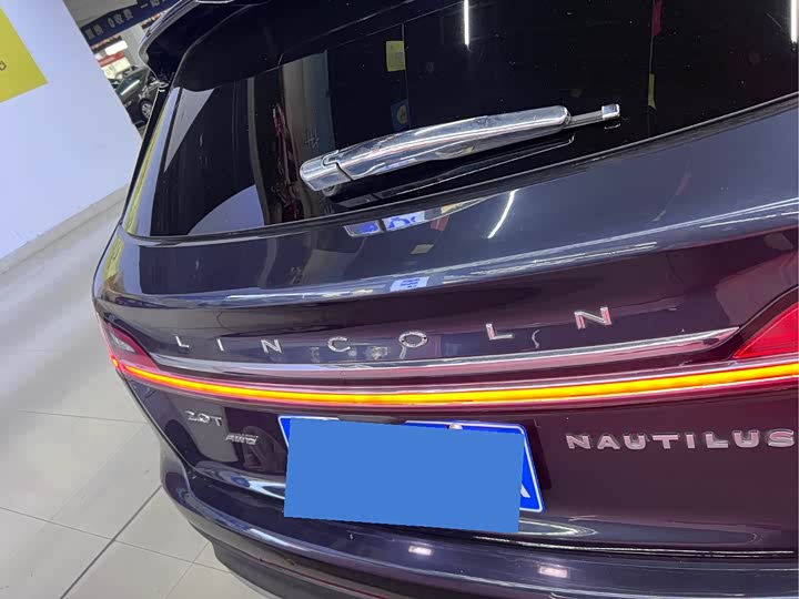 Фото 9 - Lincoln Nautilus