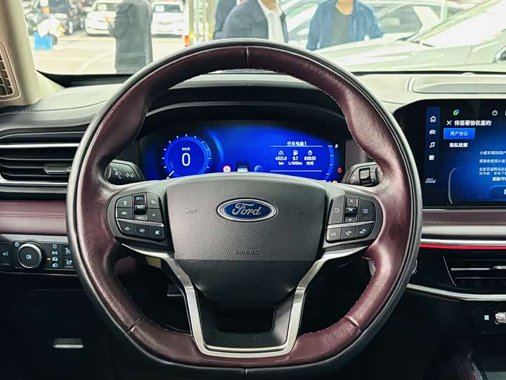 Фото 17 - Ford Explorer