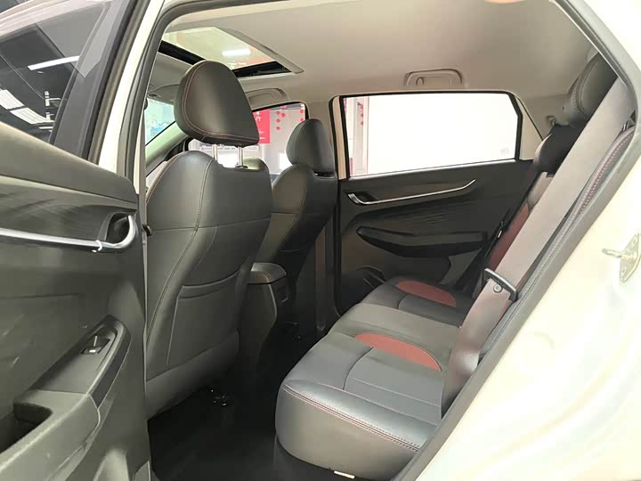 Фото 11 - Geely Vision X3