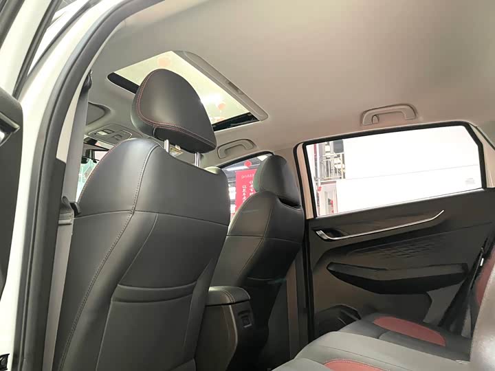 Фото 12 - Geely Vision X3