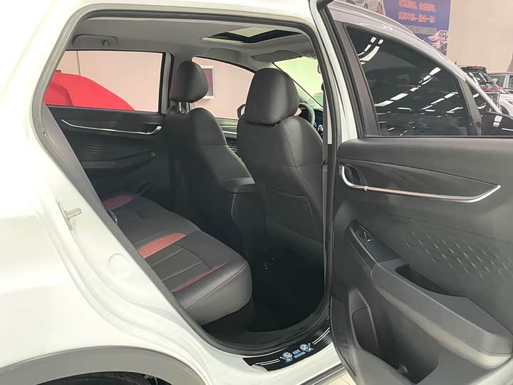 Фото 13 - Geely Vision X3