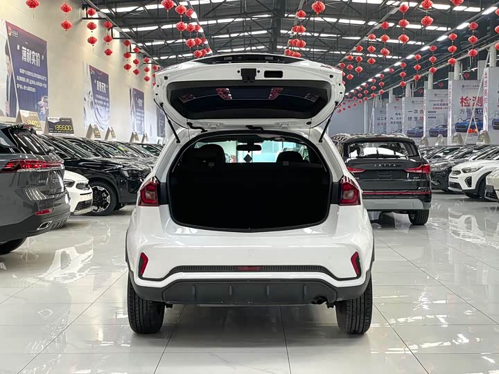 Фото 16 - Geely Vision X3