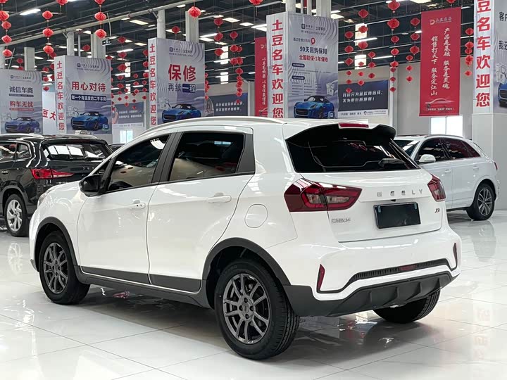 Фото 4 - Geely Vision X3
