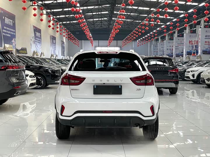 Фото 5 - Geely Vision X3