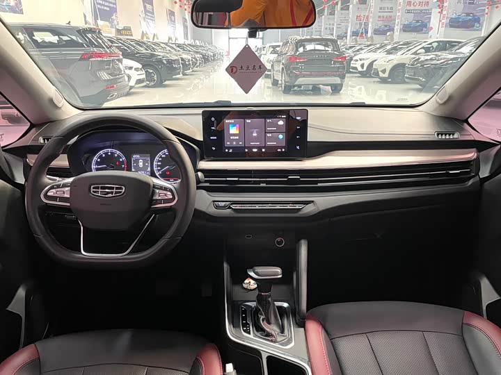 Фото 9 - Geely Vision X3