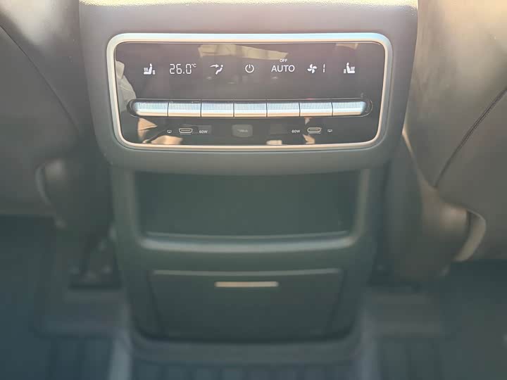 Фото 8 - LiXiang L8