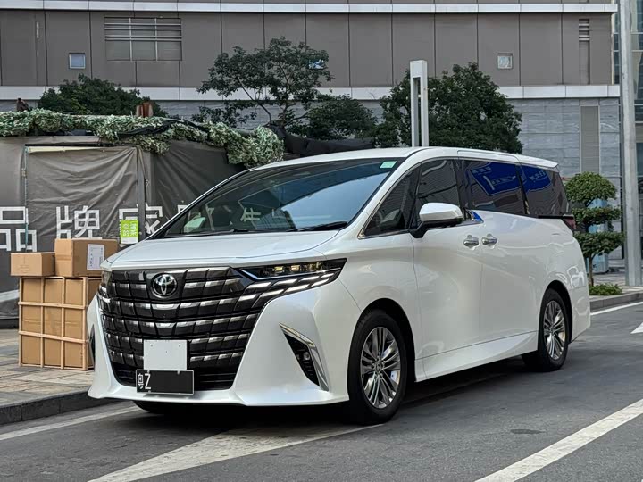 Фото 1 - Toyota Alphard