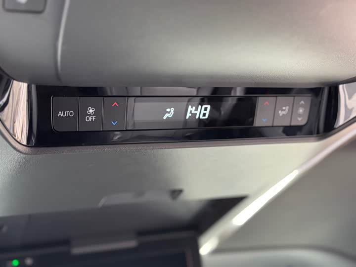 Фото 14 - Toyota Alphard