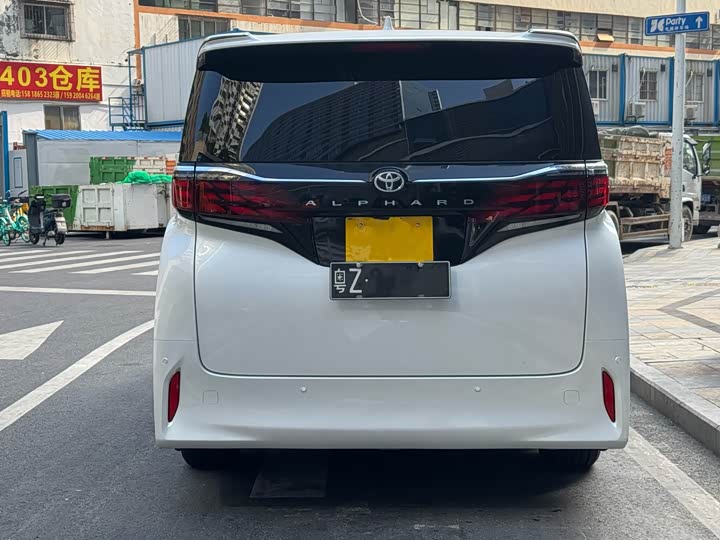 Фото 4 - Toyota Alphard