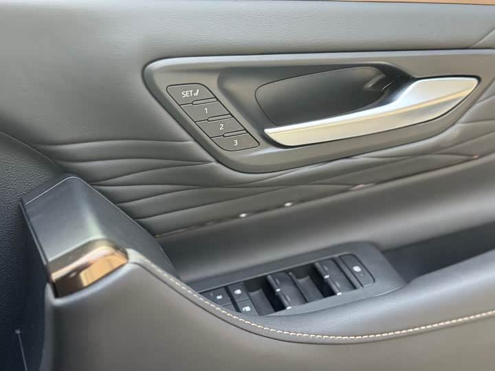 Фото 9 - Toyota Alphard