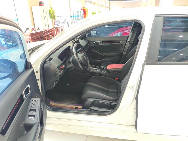 Фото 8 - Honda Civic