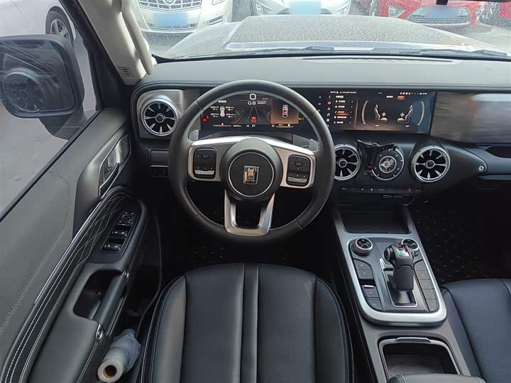 Фото 3 - Tank 300