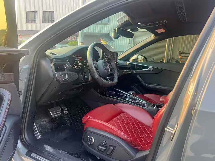 Фото 4 - Audi S4