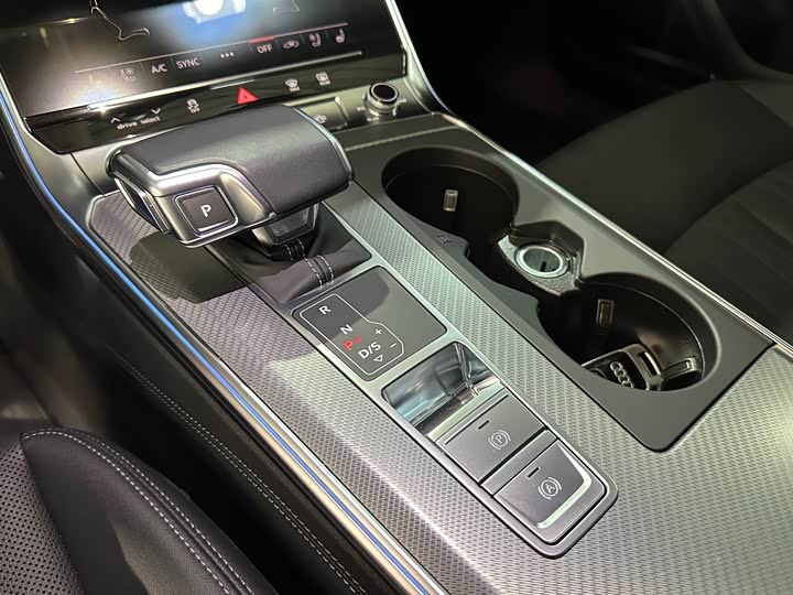 Фото 16 - Audi A6