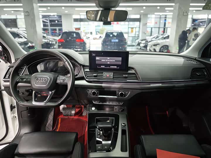 Фото 10 - Audi Q5L