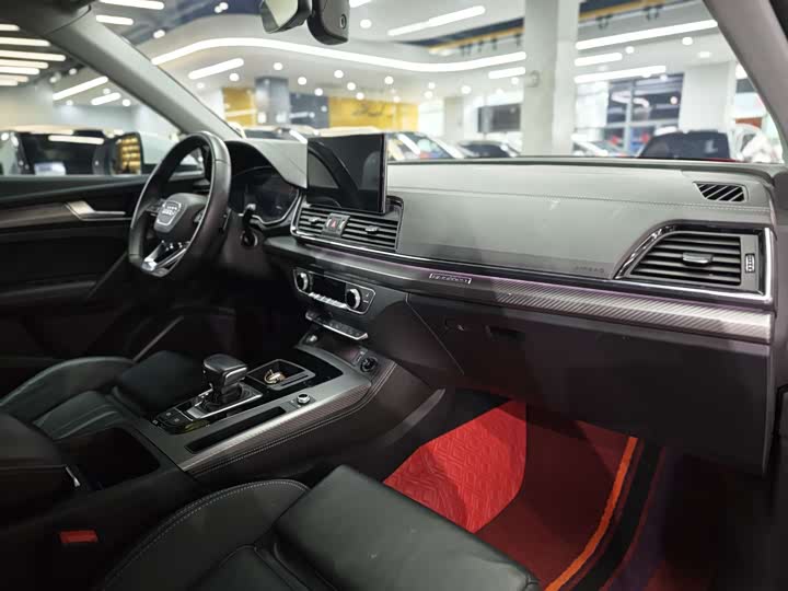 Фото 11 - Audi Q5L