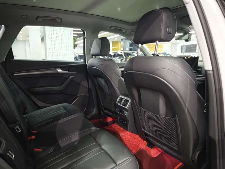 Фото 12 - Audi Q5L