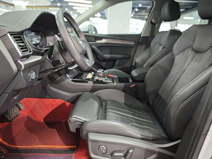 Фото 4 - Audi Q5L