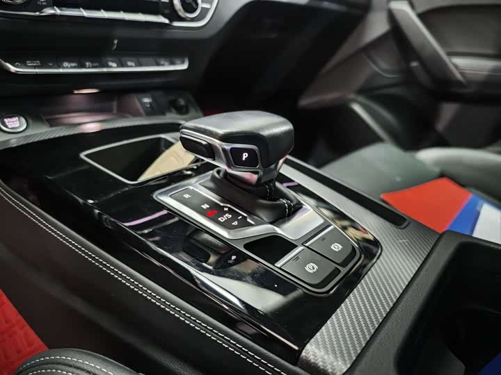 Фото 6 - Audi Q5L