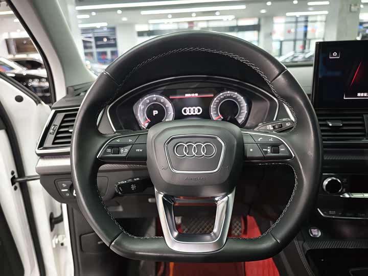 Фото 8 - Audi Q5L