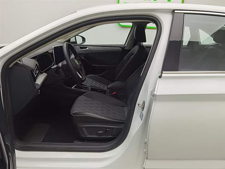 Фото 10 - Volkswagen Sagitar L