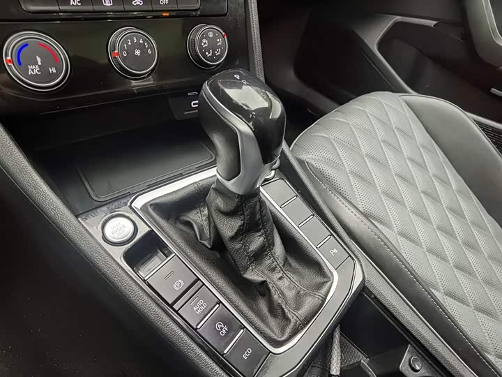 Фото 13 - Volkswagen Sagitar L