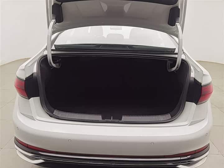 Фото 16 - Volkswagen Sagitar L