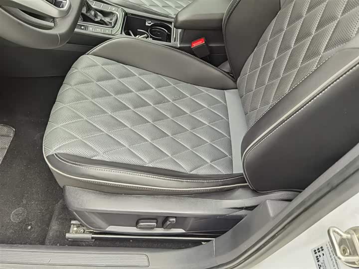 Фото 20 - Volkswagen Sagitar L