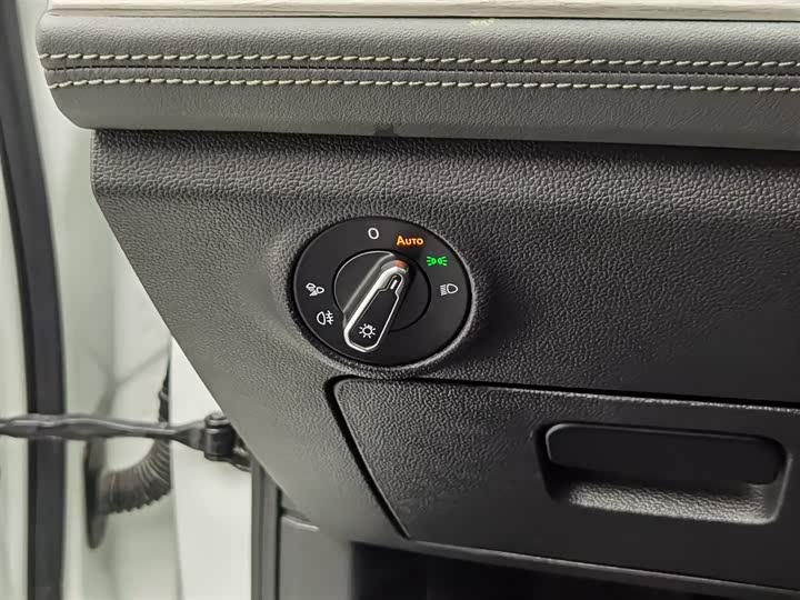 Фото 21 - Volkswagen Sagitar L